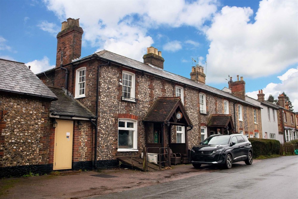KENT - SEVENOAKS VILLAGE PUB AVAILABLE ON NEW FREE-OF-TIE LEASE