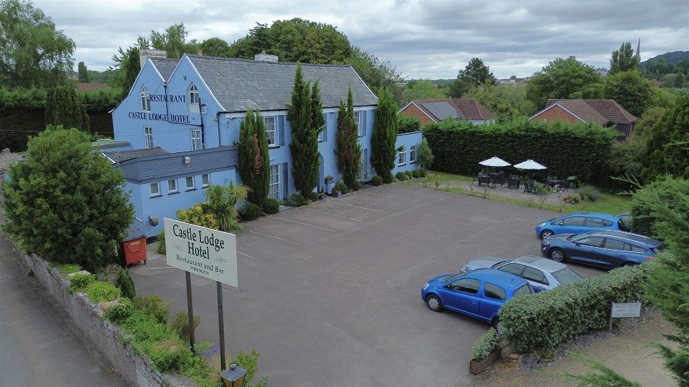 HEREFORDSHIRE - STRATEGICALLY LOCATED HOTEL