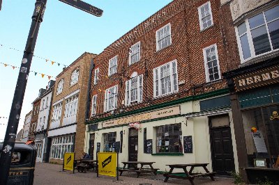 KENT - TOWN CENTRE PUB WITH PLANNING FOR FOUR FLATS