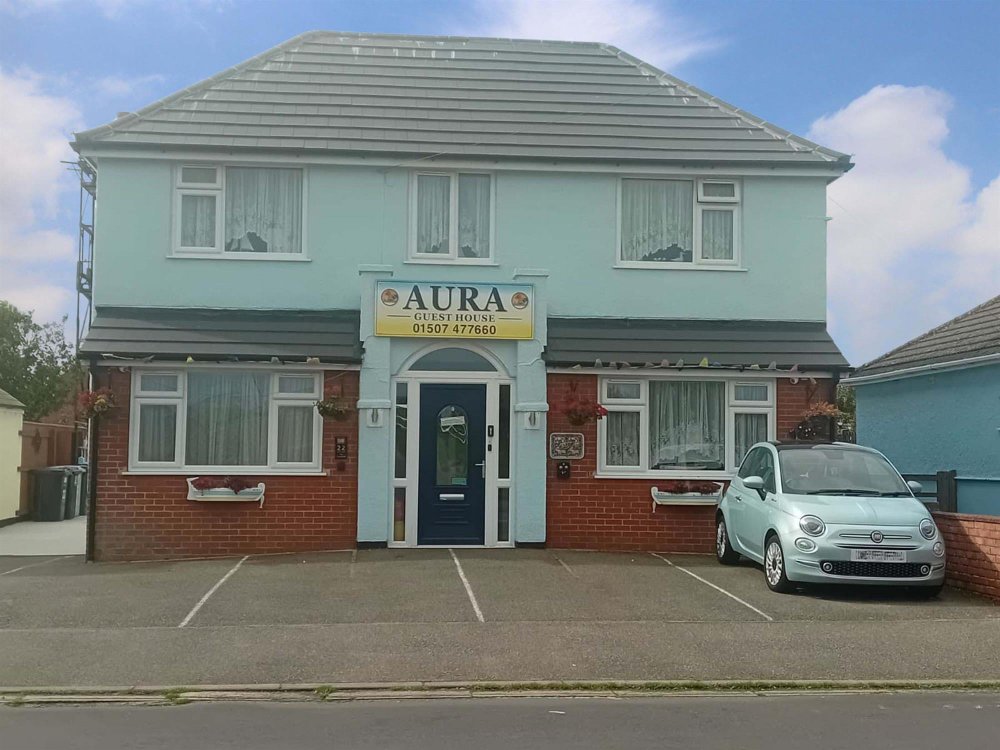 LINCOLNSHIRE COAST - 7 BEDROOM GUEST HOUSE CLOSE TO THE SEAFRONT