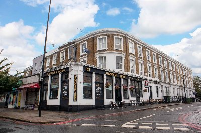 LONDON - PROMINENT FREEHOLD PUB BY MAJOR STADIUM AND STATION