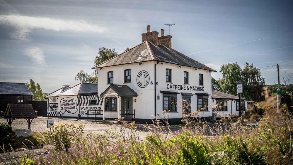 BEDFORDSHIRE - MAIN ROAD, HIGH TRADING PUB, RESTAURANT AND LEISURE FACILITY SET IN OVER 5 ACRES 