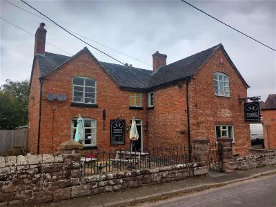 SHROPSHIRE - CHARMING VILLAGE CENTRE TRADITIONAL PUBLIC HOUSE