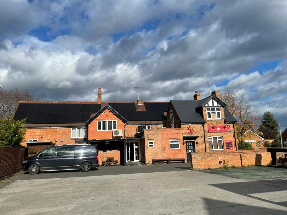 NOTTINGHAMSHIRE - FOUR BEDROOM, 100% WET-LED FREEHOUSE WITH CAR PARK