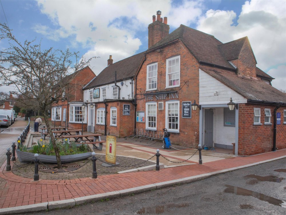 HAMPSHIRE - WELL REGARDED AND LUCRACTIVE PUBLIC HOUSE IN SOUTHAMPTON