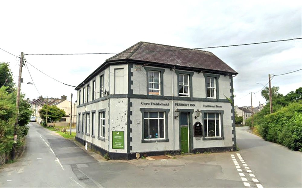 GWYNEDD - VILLAGE PUBLIC HOUSE ON EDGE OF SNOWDONIA NATIONAL PARK