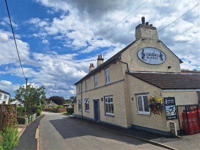 LINCOLNSHIRE - IMMENSELY SUCCESSFUL PUB ADJACENT TO HUMBERSIDE AIRPORT