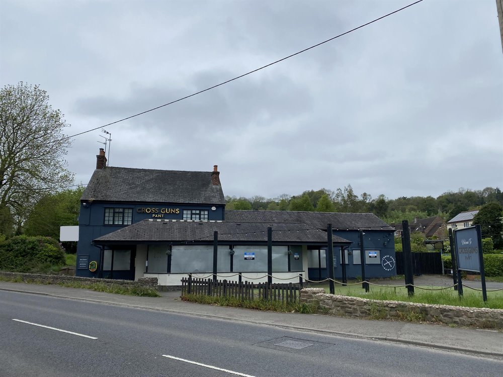 SHROPSHIRE - WELL PRESENTED VILLAGE FREEHOUSE ON BUSY A ROAD