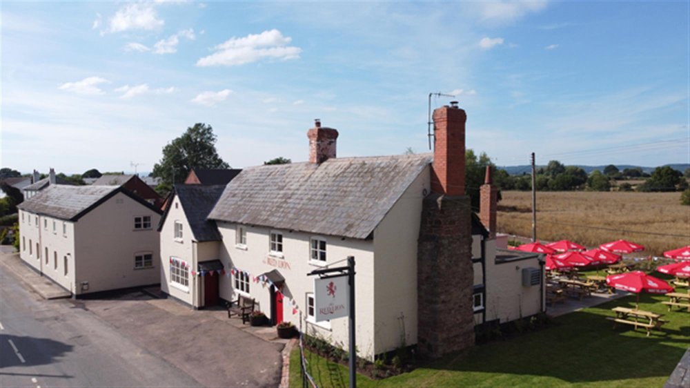 HEREFORDSHIRE - HISTORIC, RENOVATED PUB, ROOMS  & EVENTS BARN IN PRIME VILLAGE