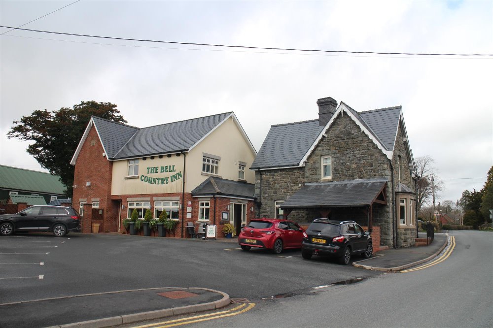 POWYS - 17TH CENTURY VILLAGE INN