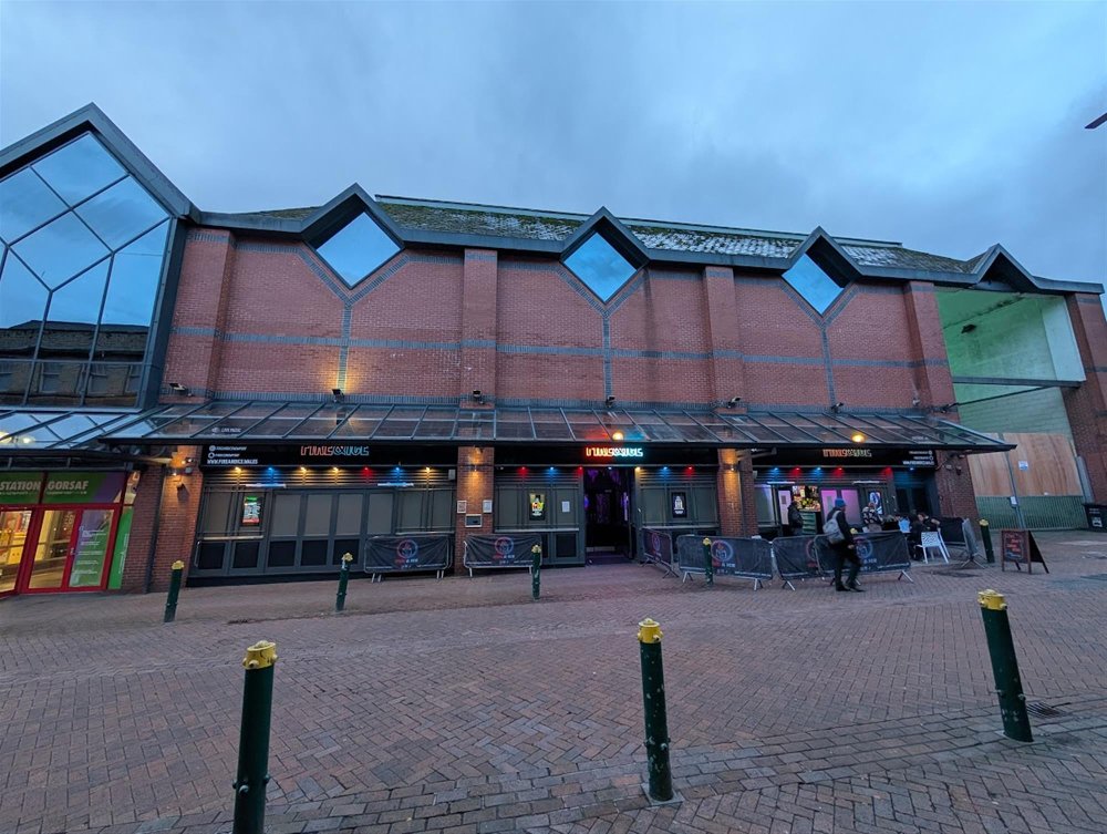 NEWPORT - CITY CENTRE HIGH TRADING PUB/VENUE IN MAIN PEDESTRIANISED AREA