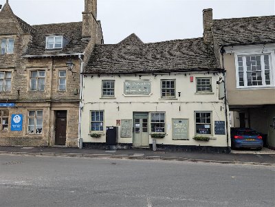 COTSWOLDS/UPPER THAMES VALLEY - SELECT MARKET TOWN CENTRE PUB
