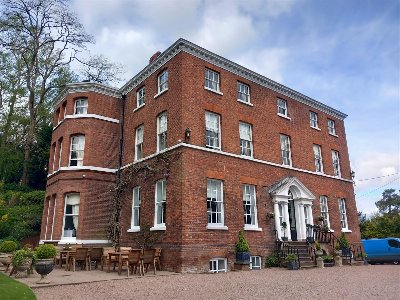 WORCESTERSHIRE - EDGE OF RIVERSIDE TOWN COUNTRY HOUSE HOTEL