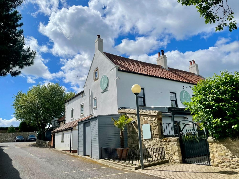 SOUTH YORKSHIRE - IMPRESSIVE PUB & RESTAURANT WITH LARGE CAR PARK AND FUNCTION BARN