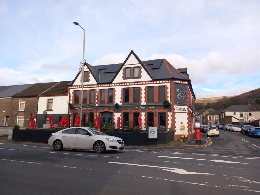 TREORCHY - FIFTEEN BEDROOM HOTEL 