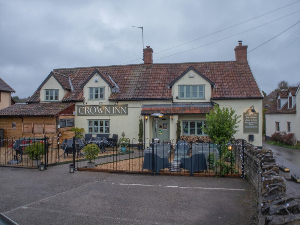 SOMERSET - WELL TRADED, CHARACTERFUL VILLAGE FREEHOUSE