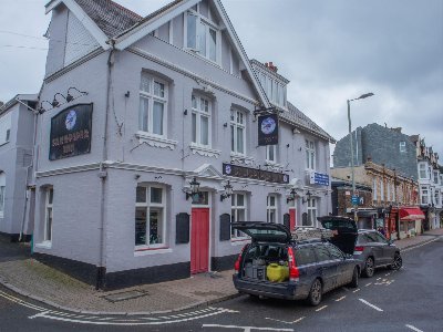 DEVON - PROMINENT WATERFRONT PUBLIC HOUSE WITH LETTING ROOMS IN SEASIDE TOWN