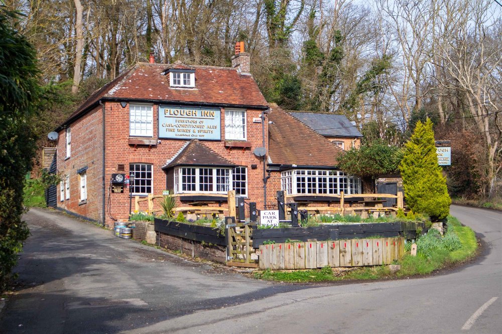 EAST SUSSEX - FREE-OF-TIE VILLAGE PUBLIC HOUSE TO LET