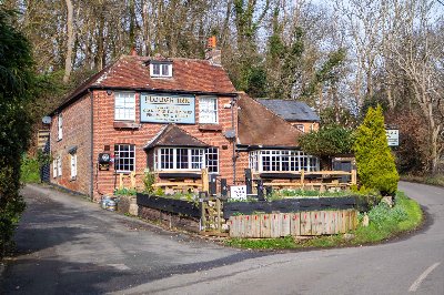 EAST SUSSEX - FREE-OF-TIE VILLAGE PUBLIC HOUSE TO LET
