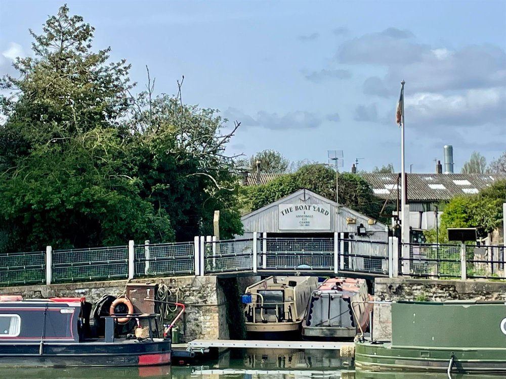 CAMBRIDGESHIRE - IDYLLIC RIVERSIDE DEVELOPMENT OPPORTUNITY 