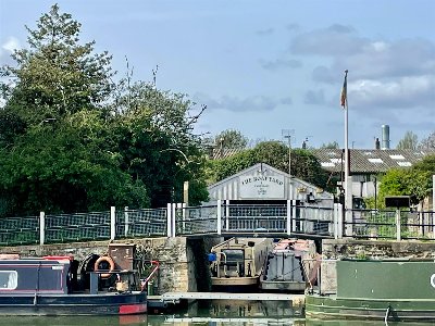 CAMBRIDGESHIRE - IDYLLIC RIVERSIDE DEVELOPMENT OPPORTUNITY 