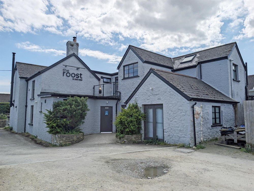 VALE OF GLAMORGAN - WELL-APPOINTED PUB/RESTAURANT WITH FIVE QUALITY EN SUITE LETTING ROOMS IN SOUGHT-AFTER VILLAGE, AVAILABLE ON SENSIBLE, FREE-OF-TIE FURNISHED LET