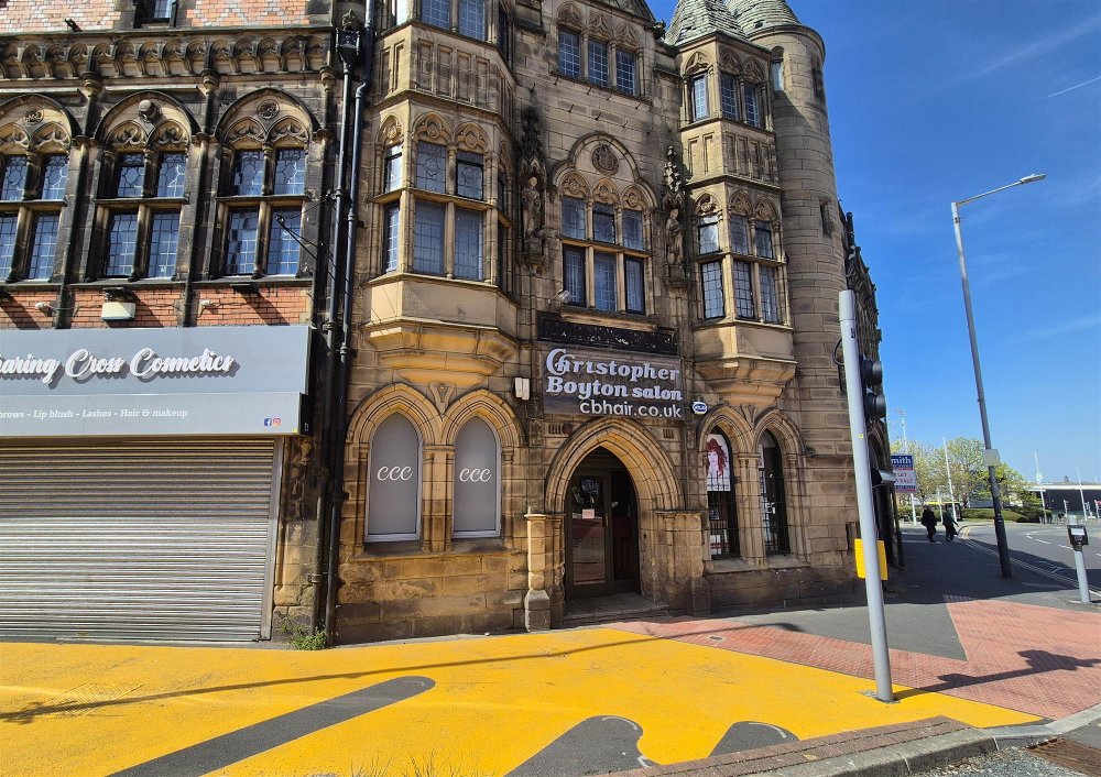 WIRRAL - RETAIL UNIT IN TOWN CENTRE POSITION