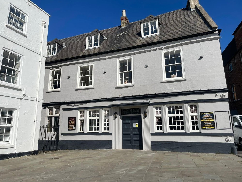 LINCOLNSHIRE - TOWN CENTRE COCKTAIL BAR AND NIGHTCLUB