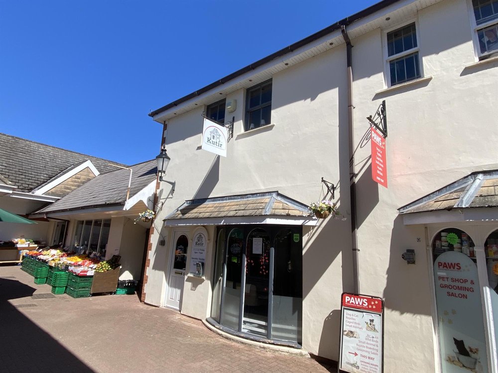 MONMOUTH - RESTAURANT IN BUSY TOWN CENTRE JUST OFF THE HIGH STREET