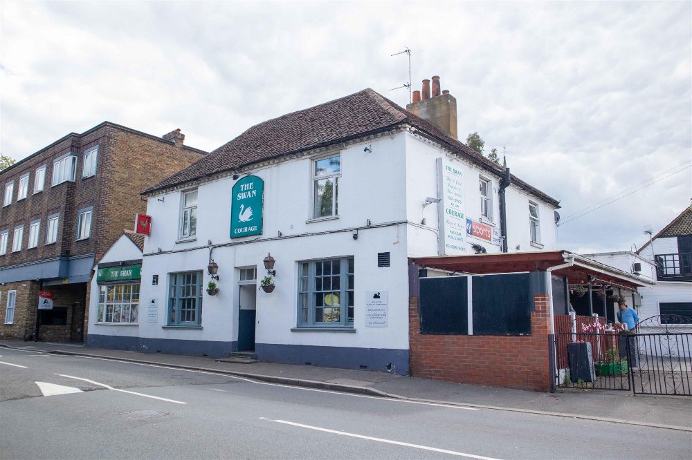 SURREY - PUB WITH ROOMS CLOSE TO HEATHROW AIRPORT