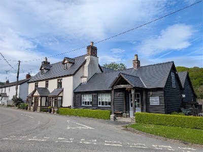 MID WALES - RECENTLY REFURBISHED PUBLIC HOUSE WITH SEPARATE STUNNING FOUR BEDROOM HOUSE