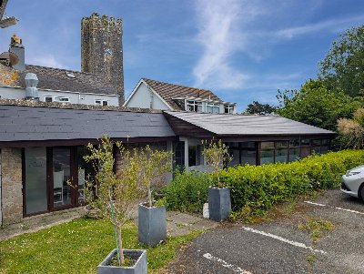 PEMBROKESHIRE - NEWLY RENOVATED 58 SEATER BAR and BISTRO FORMING PART OF HOTEL IN TOURIST DESTINATION