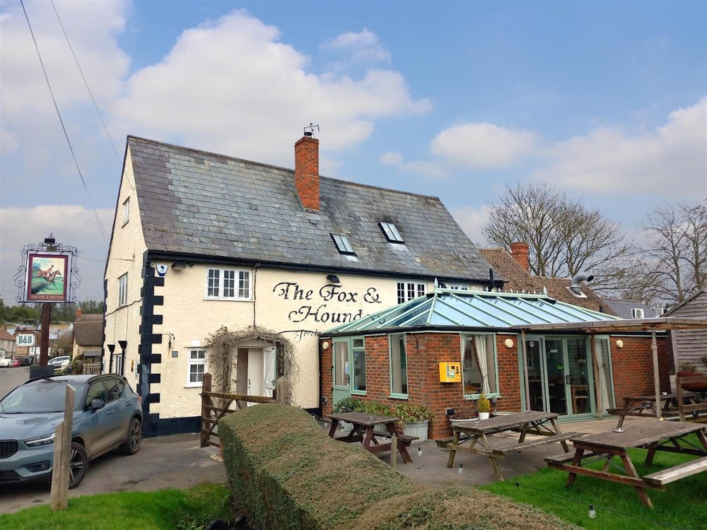 OXFORDSHIRE – VALE OF WHITE HORSE VILLAGE INN