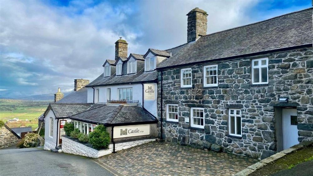 SNOWDONIA NATIONAL PARK (ERYRI) - AWARD WINNING BED & BREAKFAST, BAR AND RESTAURANT
