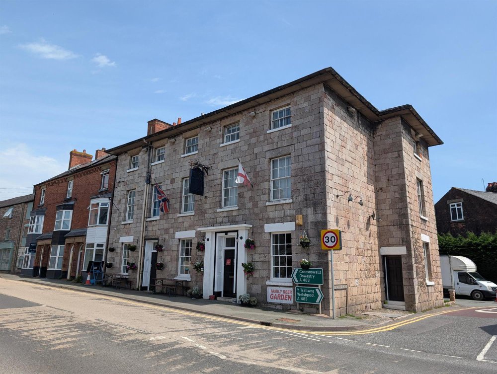 SHROPSHIRE BORDERS - VILLAGE CENTRE INN WITH EIGHT EN SUITE LETTING BEDROOMS