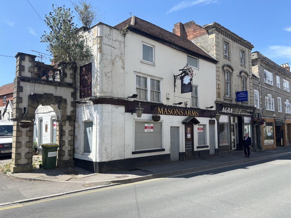 WILTSHIRE - TOWN CENTRE DEVELOPMENT OPPORTUNITY OF FORMER PUBLIC HOUSE