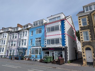 GWYNEDD (ABERDOVEY) - STUNNING AIR BandB APARTMENT OVERLOOKING SEA FRONT