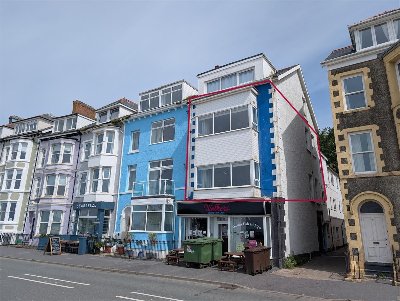 GWYNEDD (ABERDOVEY) - 2 STUNNING APARTMENTS OVERLOOKING SEA FRONT