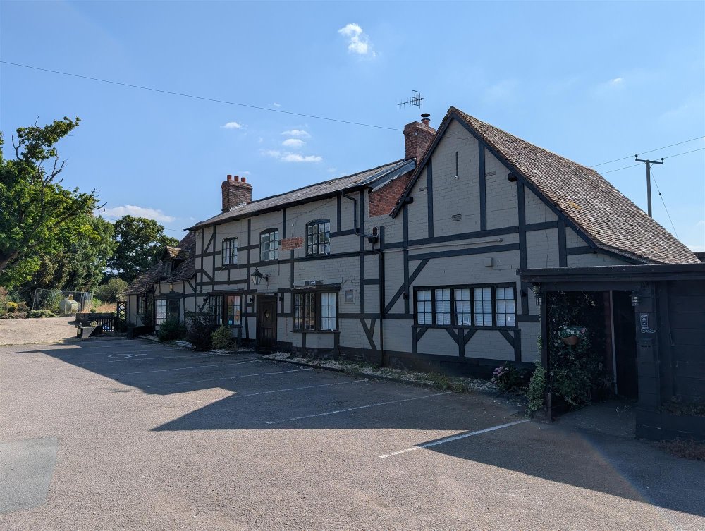 WARWICKSHIRE - SELECT VILLAGE FREEHOUSE