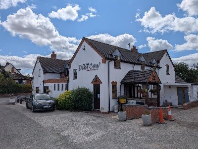 SOUTH STAFFORDSHIRE - DESIRABLE VILLAGE CENTRE INN