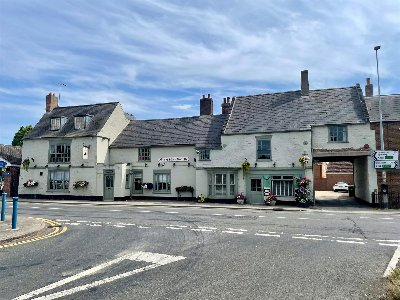 LINCOLNSHIRE - MARKET PLACE PUB WITH IMPRESSIVE ACCOUNTS