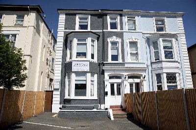 MERSEYSIDE - 11 BEDROOM GUESTHOUSE AND 3 BEDROOM GARDEN APARTMENT IN POPULAR SEASIDE TOWN