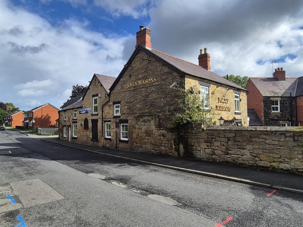 WREXHAM - WET LED VILLAGE PUBLIC HOUSE SET IN APPROXIMATELY 0.37 ACRES
