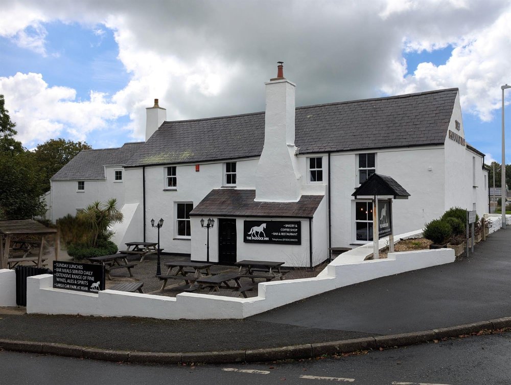 PEMBROKESHIRE (NEAR TENBY) - VILLAGE CENTRE CATERING-LED PUBLIC HOUSE AVAILABLE ON NEW LEASE