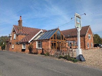 BERKSHIRE - POPULAR COMMUNITY AND DESTINATION PUB WITH FOUR LETTING BEDROOMS