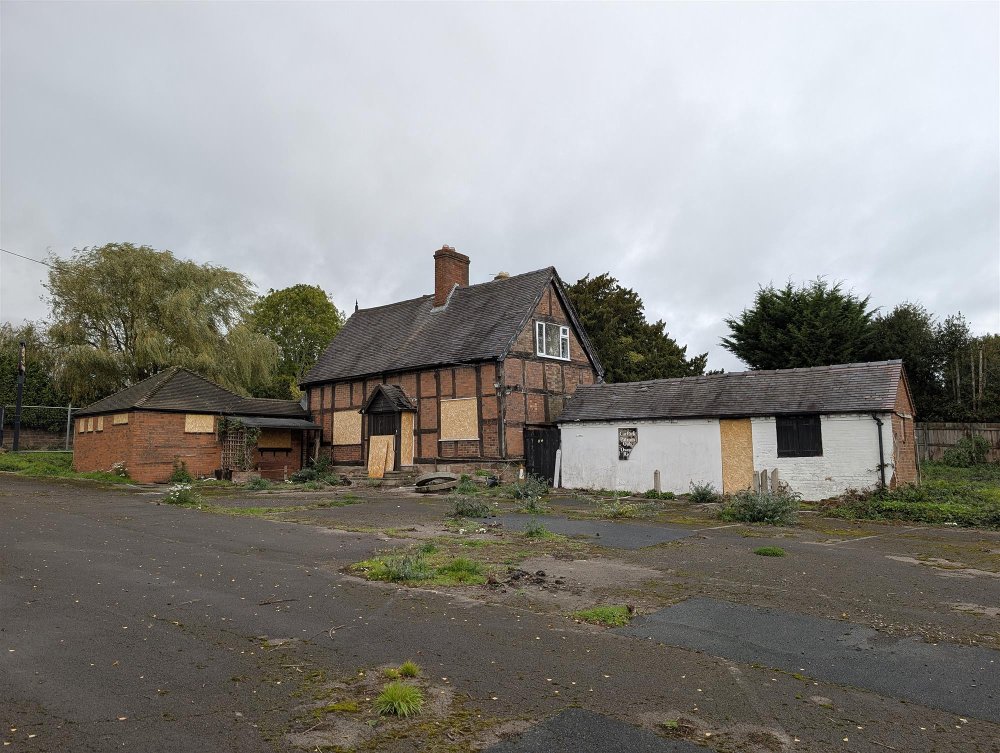 SHROPSHIRE - VILLAGE CENTRE PUBLIC HOUSE - CURRENTLY CLOSED & IN NEED OF COMPLETE REDEVELOPMENT