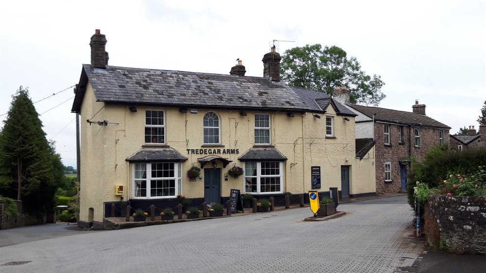 MONMOUTHSHIRE - VILLAGE PUB & RESTAURANT