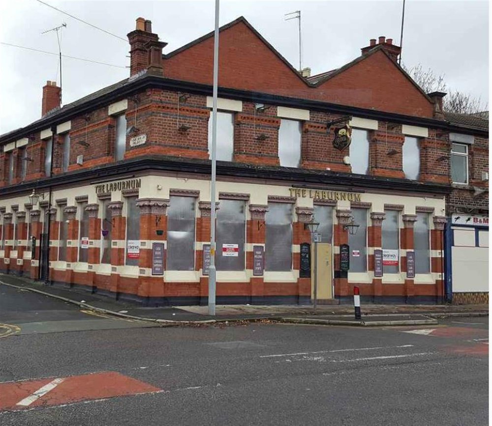 MERSEYSIDE - PUBLIC HOUSE WITH PLANNING PERMISSION FOR 8 ONE BEDROOM APARTMENTS