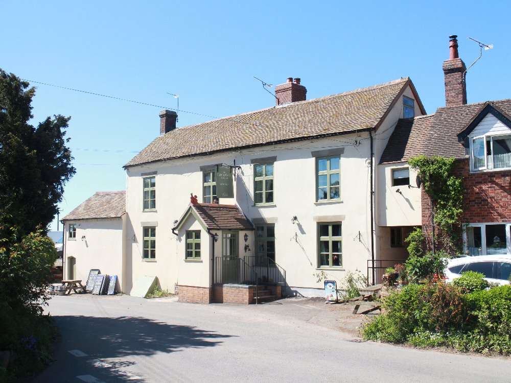 SHROPSHIRE/WORCESTERSHIRE - BORDER SELECT VILLAGE FREEHOUSE