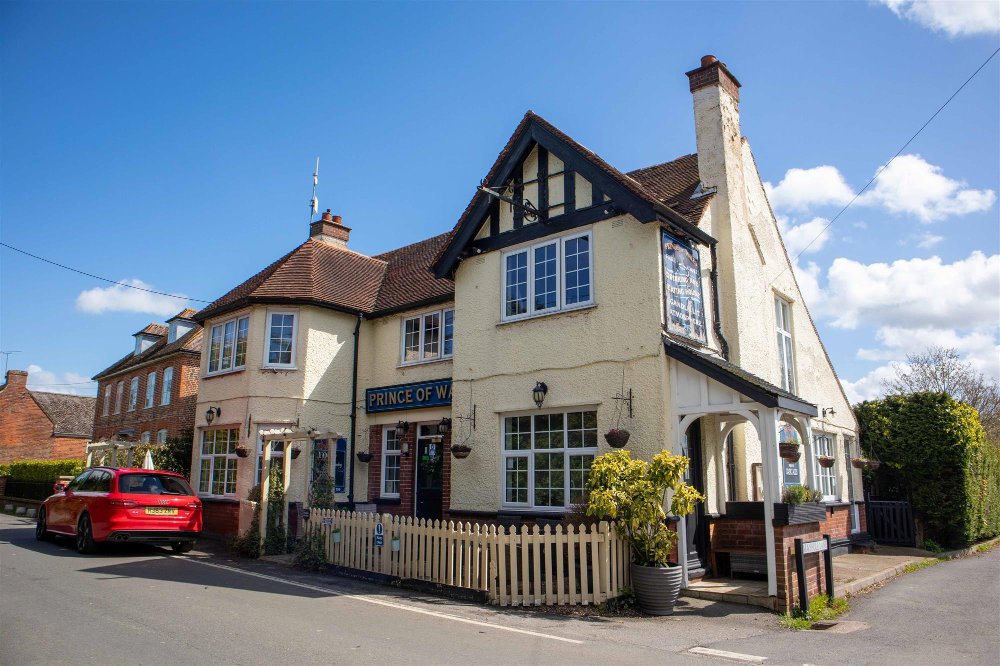 KENT - BUSY VILLAGE COUNTRY PUB - INVESTMENT YIELD 8.1%